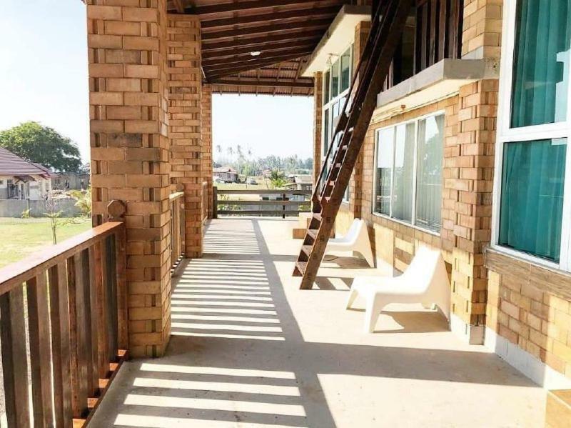 Ombak Deru Lodge Marang Esterno foto